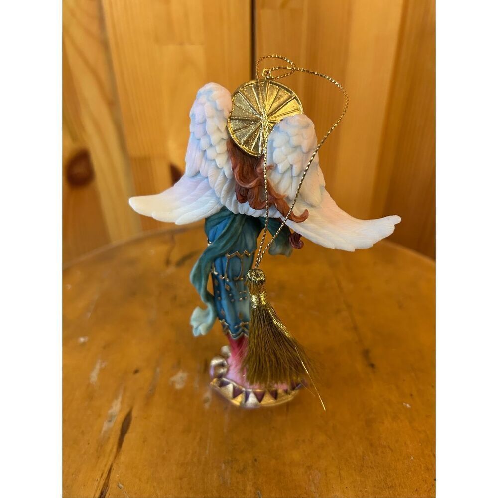 Lenox Angel of Glory Holding Harp Ornament Christmas,  resin (8547) - Picture 3 of 6